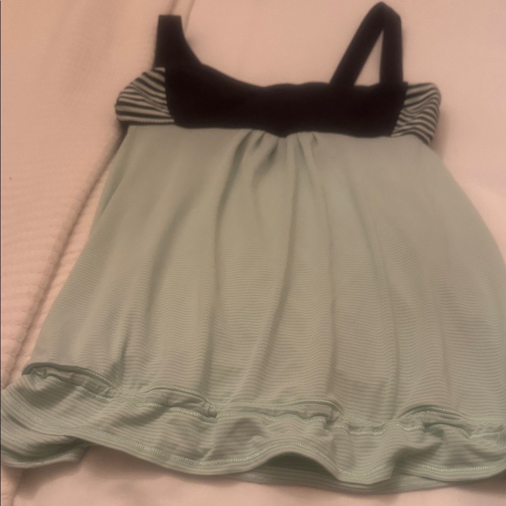 Lululemon Athletica Mint and Black sport top with built in bra. No tag size8